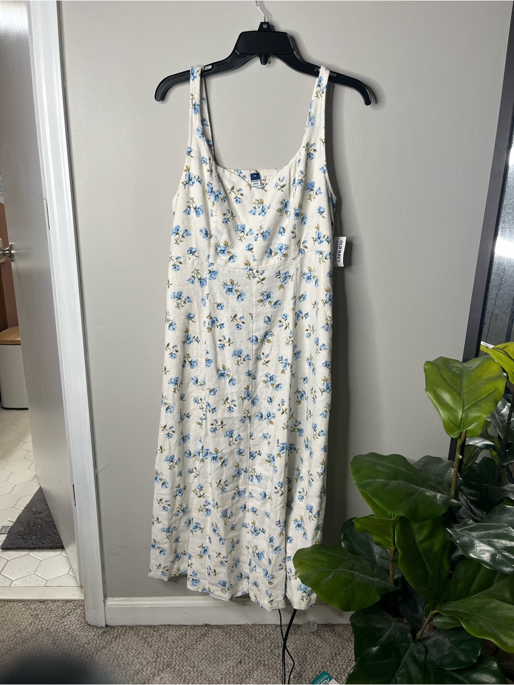 Old Navy Floral Dress white with Blue Flowers size medium NWT